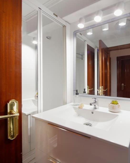 Apartamento Maura 2 Dormitorios Oviedo Eksteriør bilde